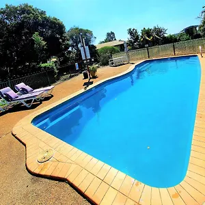 East And Tourist Park Apartment